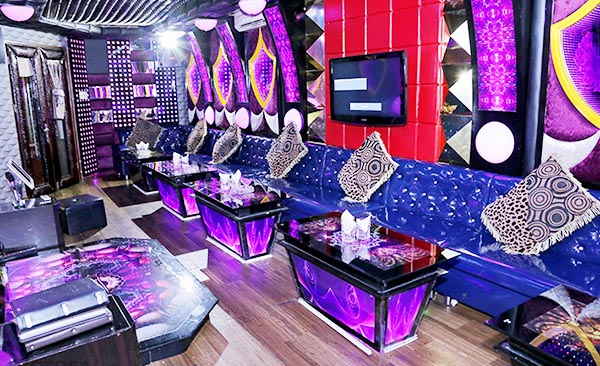 thiết kế đóng lắp đặt ghế sofa cho quán karaoke